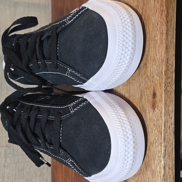 Converse Unisex Black Star Sneakers - 6.5 MEN/8 WOMEN - Picture 6 of 8